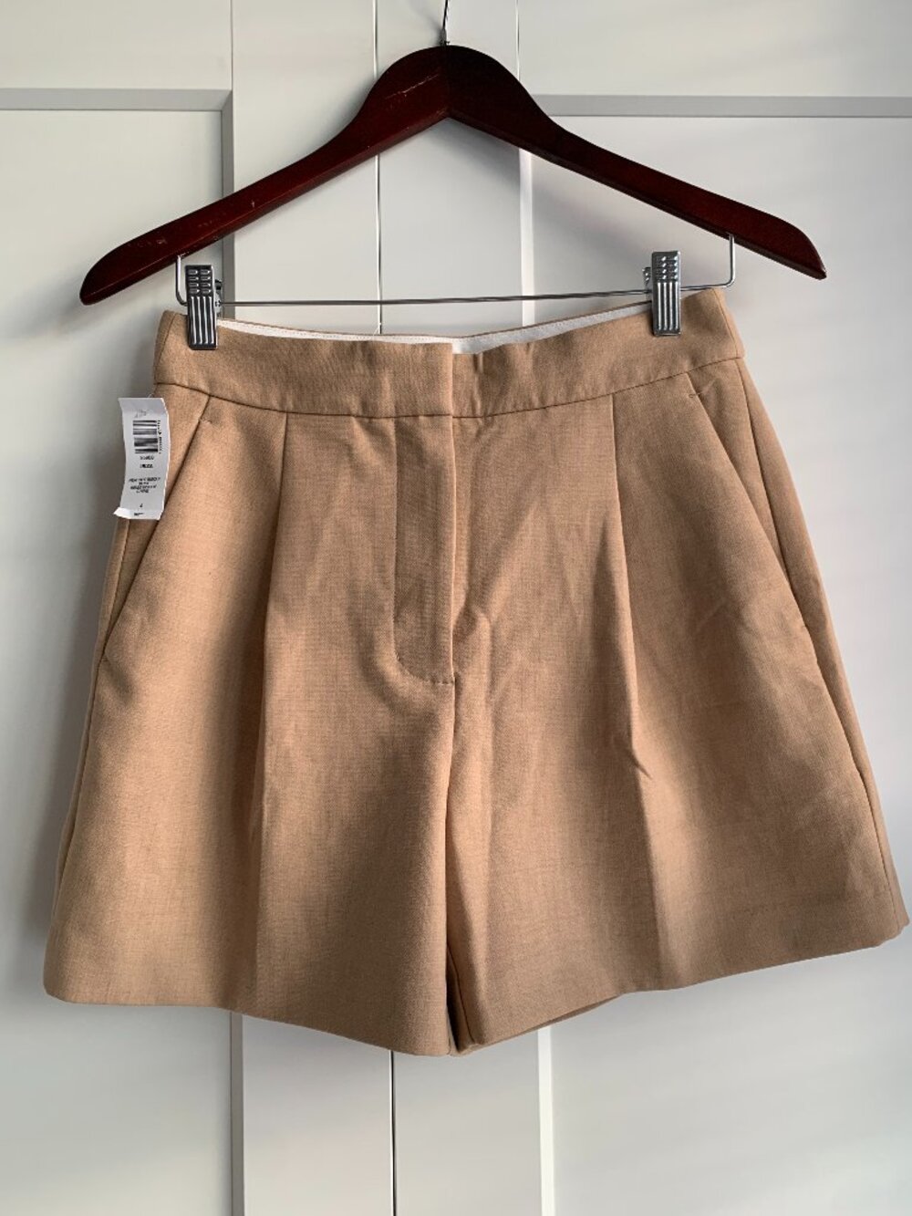 Wilfred short size 4 NWT